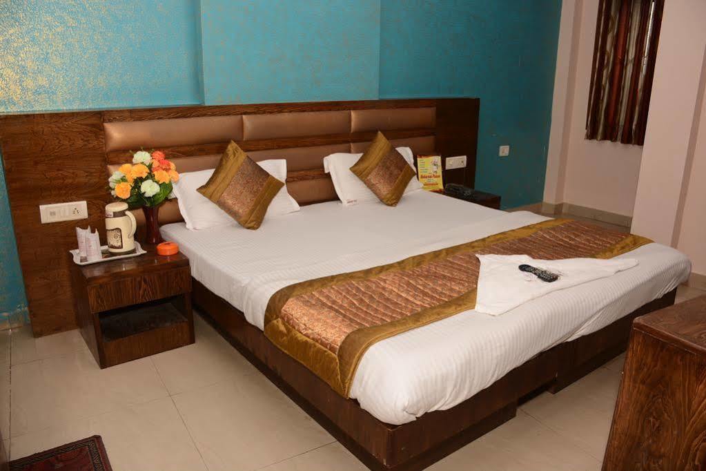 OYO 6096 Hotel Maharani Palace New Delhi Bagian luar foto